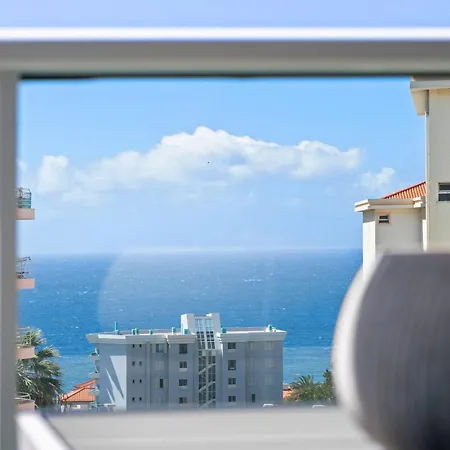 Atlantic View By An Island * 丰沙尔