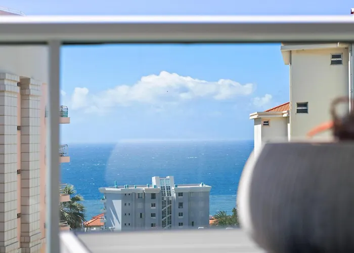 Atlantic View By An Island * Funchal (Madeira)